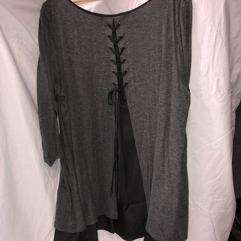 NWT Plus Size light & flowing tunic blouse 3x